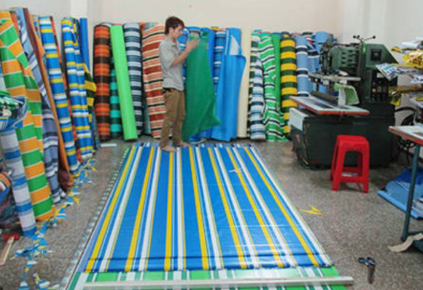 chọn chất liệu bạt che nắng mưa