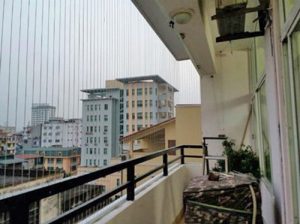 Lắp đặt lưới an toàn ban công phòng tai nạn